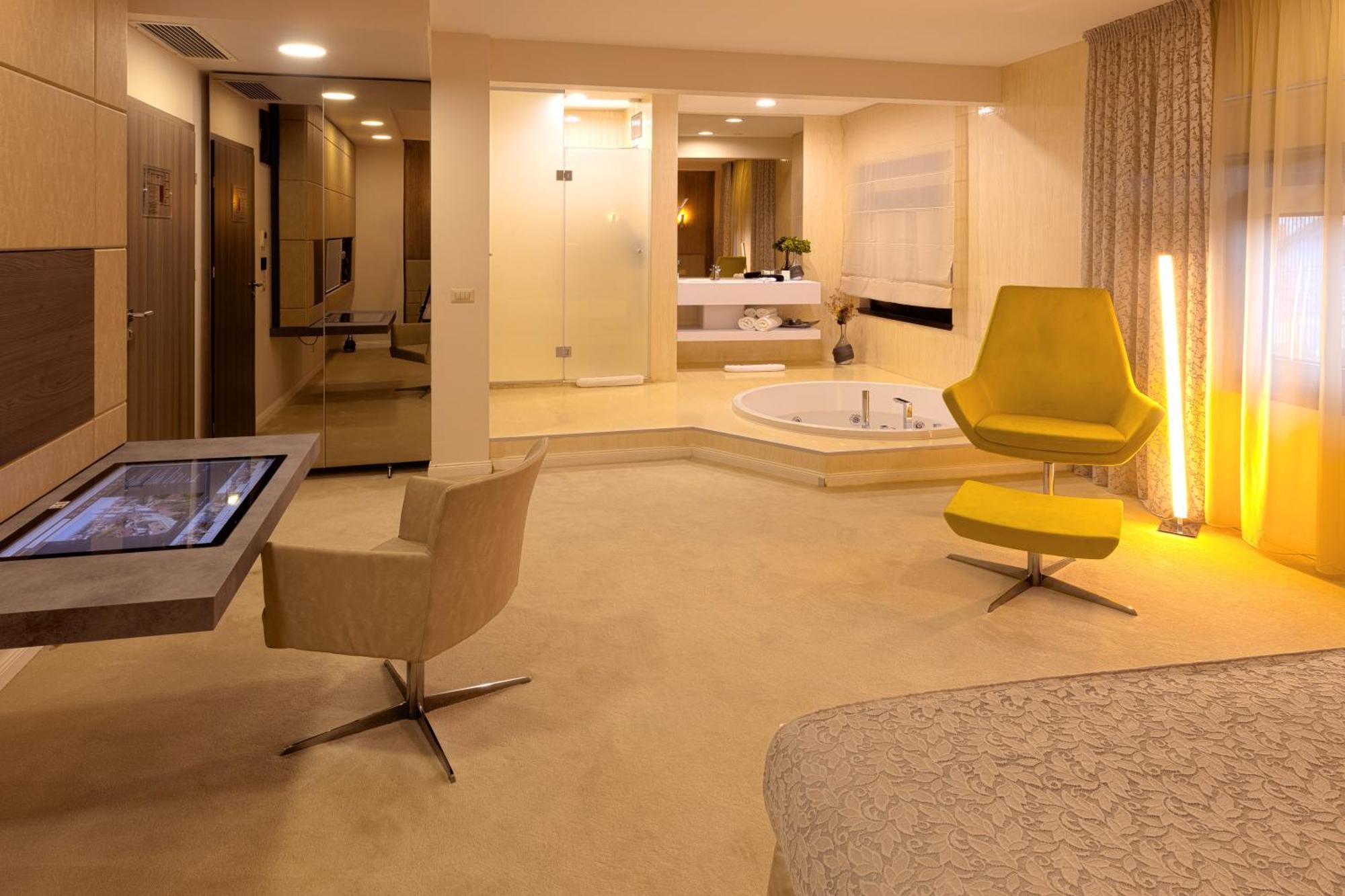 Hotel Vila Class Сату-Маре Экстерьер фото