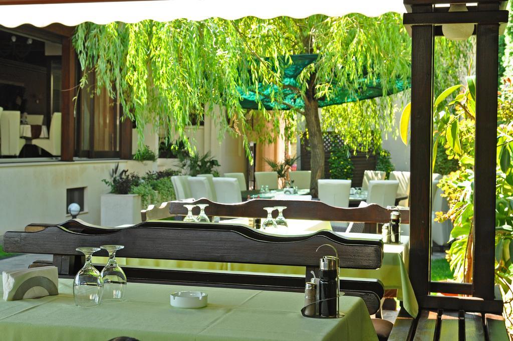 Hotel Vila Class Сату-Маре Экстерьер фото